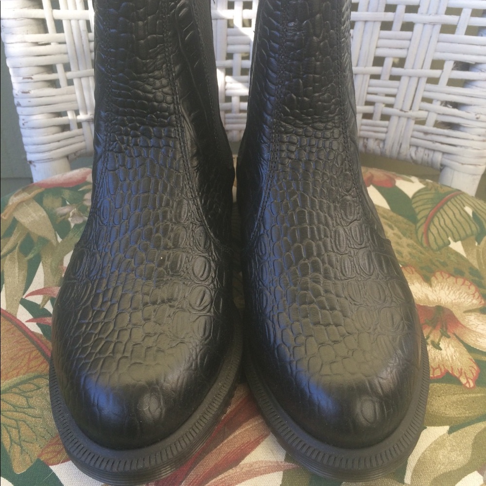 Dr. Martens flora boots